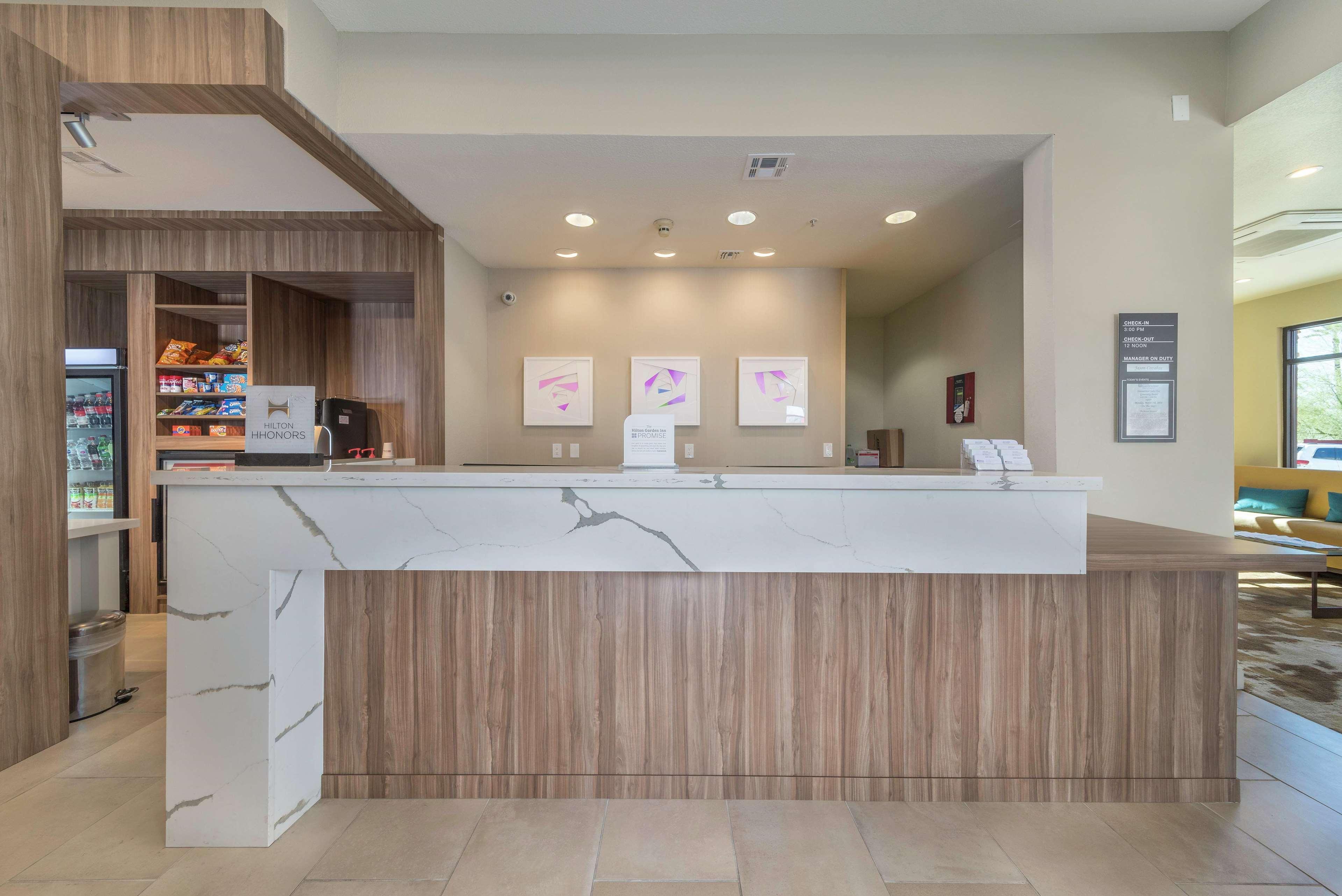 Hilton Garden Inn Phoenix Airport Экстерьер фото