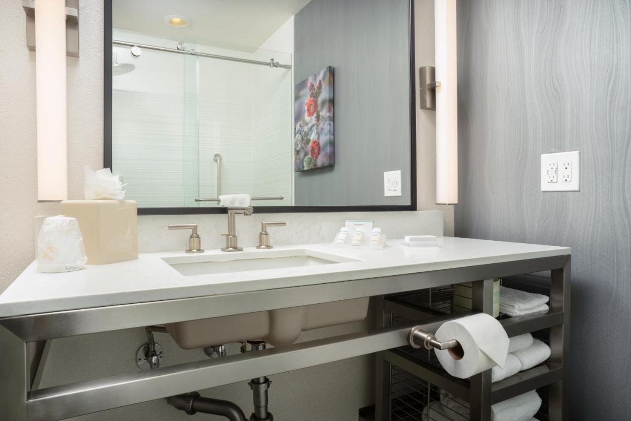 Hilton Garden Inn Phoenix Airport Экстерьер фото